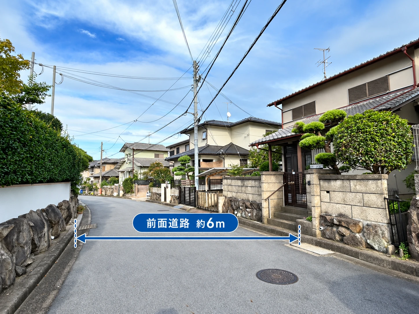 上牧町友が丘 前面道路と周辺住宅地